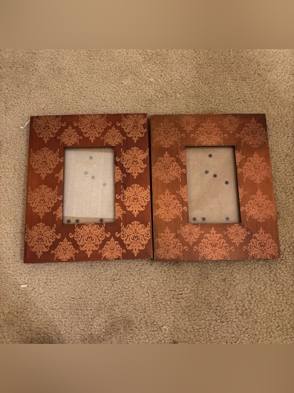 Set of two wooden picture frames 4x6
